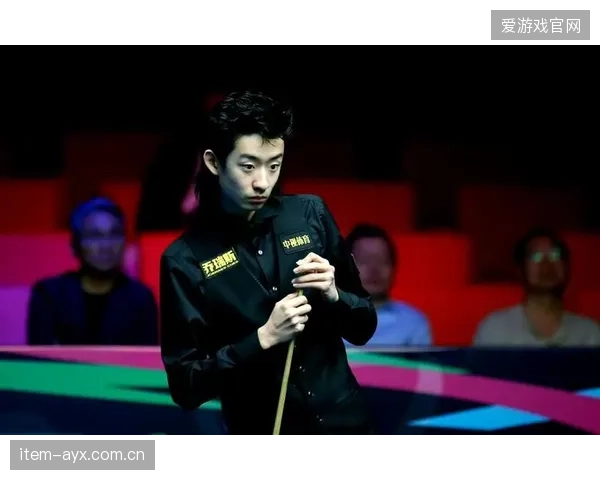 本赛季三大赛冠军分属三人,吴宜泽成为继赵心童后又一位来自中国的新科世界冠军。 本赛季三大赛冠军分属三人,吴宜泽成为继赵心童后又一位来自中国的新科世界冠军。
